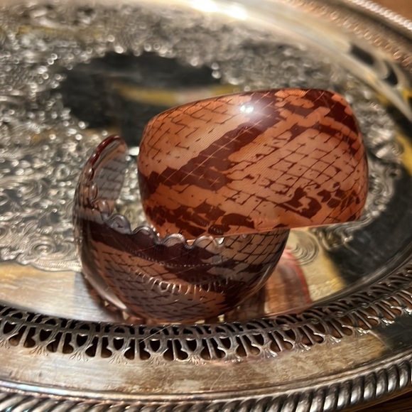 Two snakeprint acrylic bracelets - Picture 2 of 2